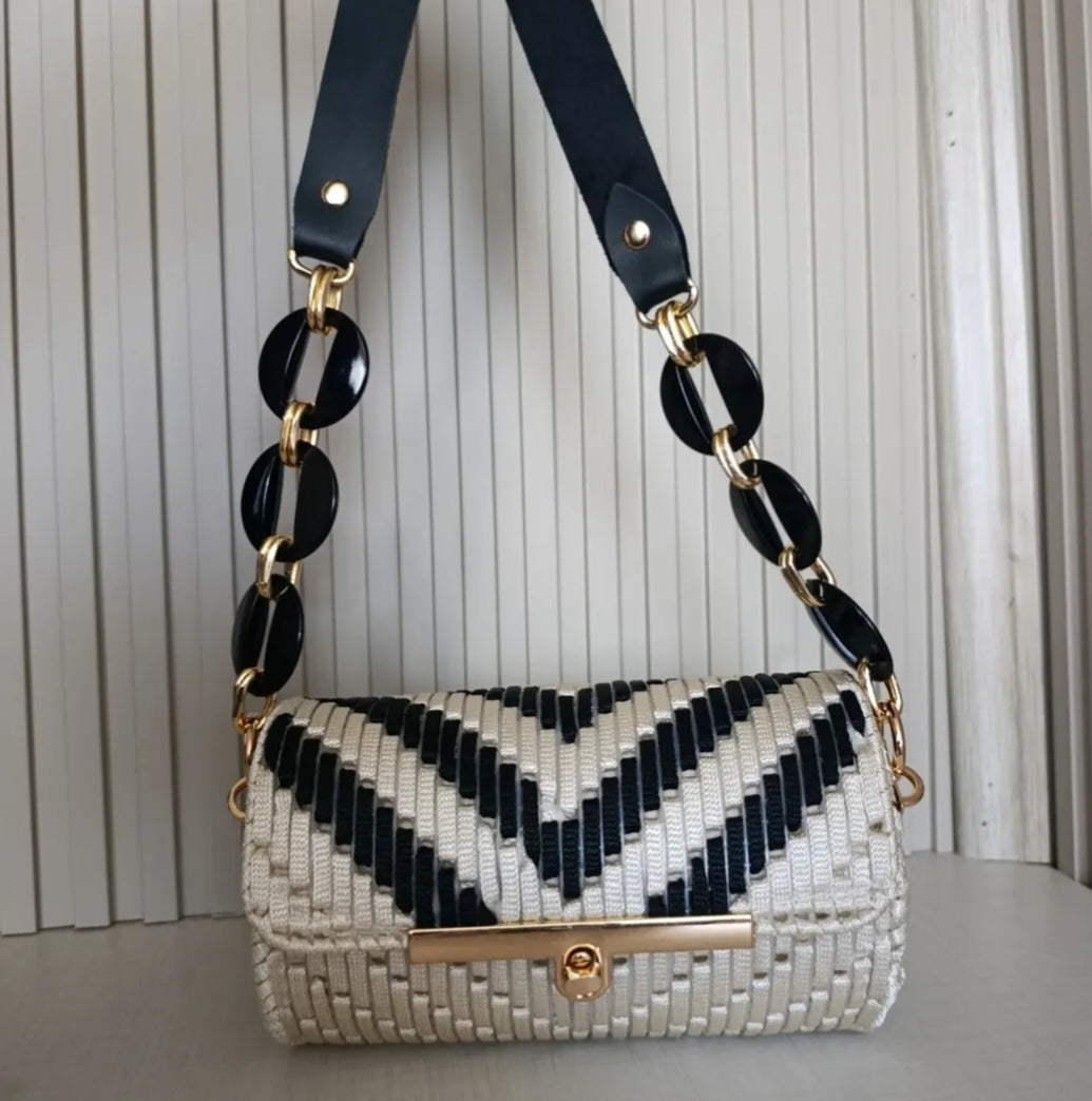 Carteras Tejidas hechas a Mano.