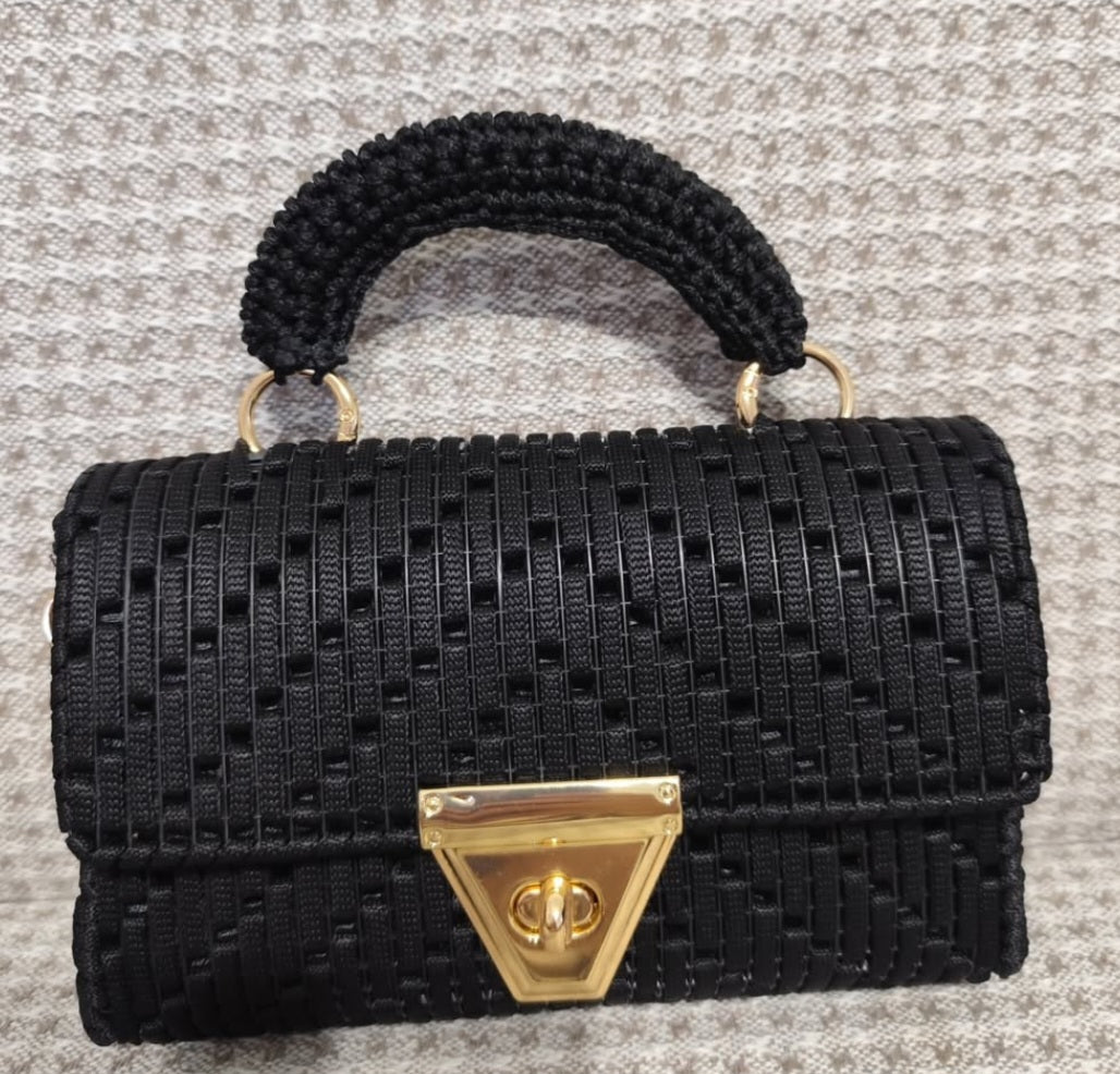 Carteras Tejidas hechas a Mano.